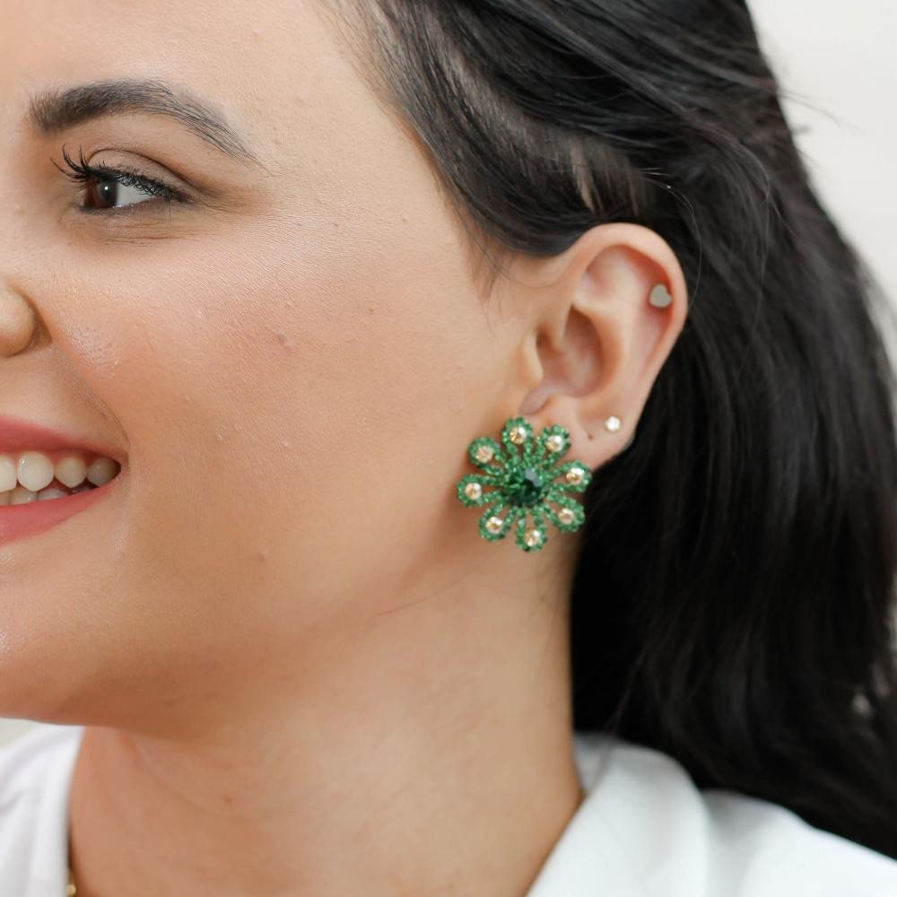 Brinco Vania de strass com formato de flor banhado a ouro 18k 