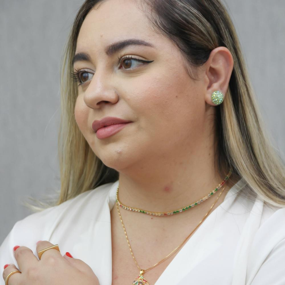 Brinco Elisa de strass meia bola banhado a ouro 18k 