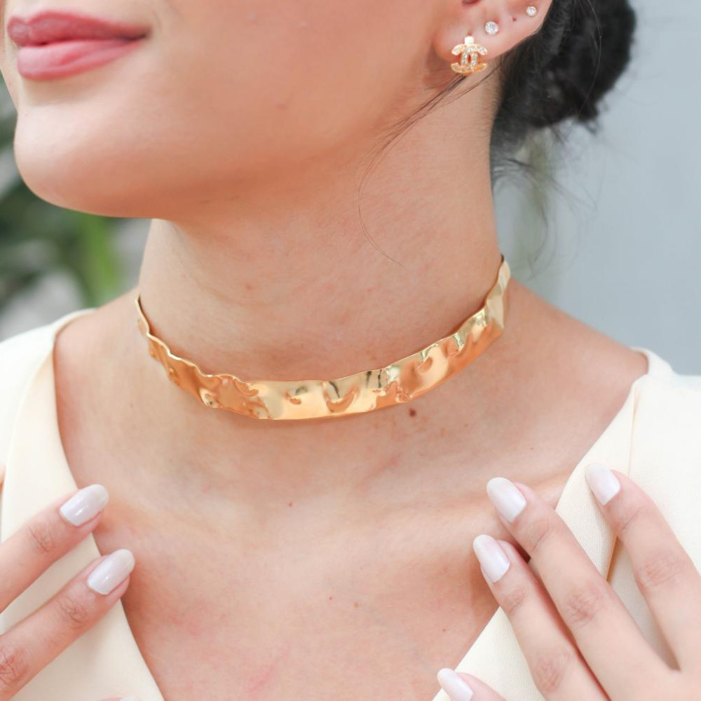 Choker aro orgânica banhada a ouro 18k