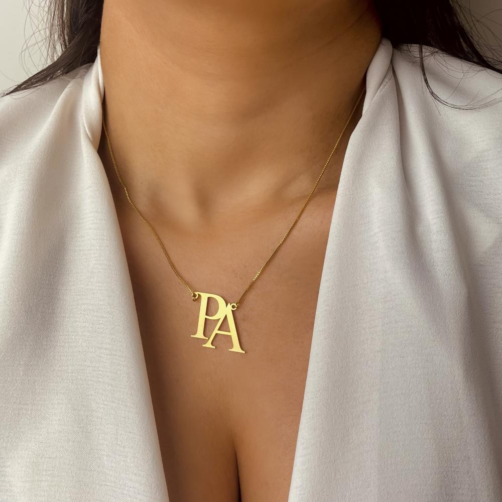 Colar monograma com duas iniciais banho em ouro 18k