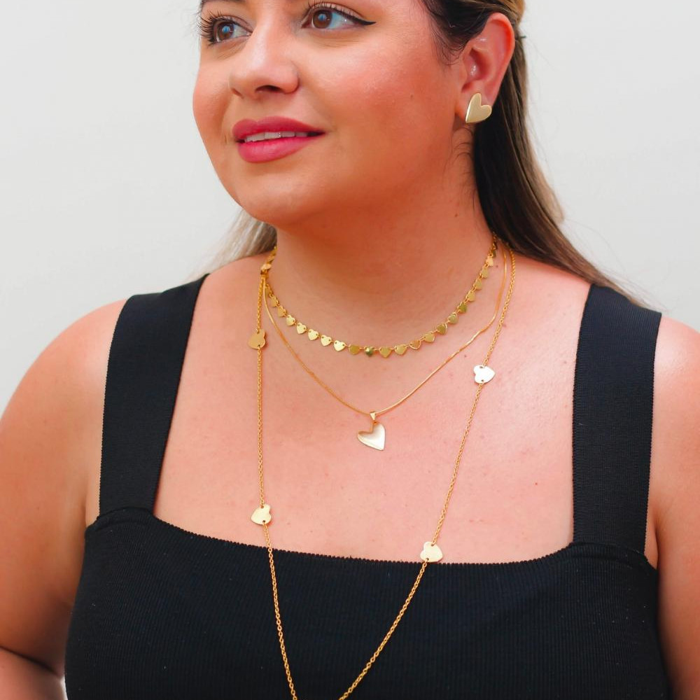 Brinco Manuela de coração liso banhado a ouro 18k