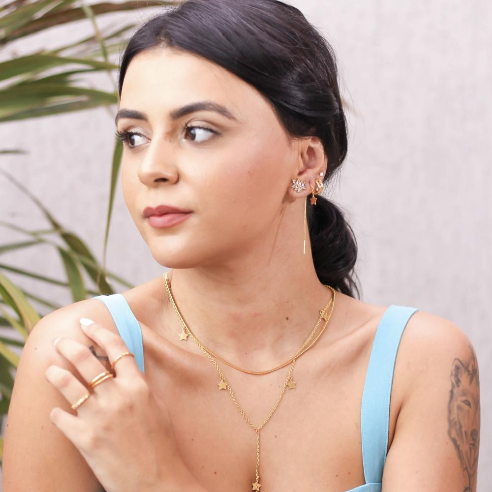Brinco Gisele de folha cravejada banhado a ouro 18k 