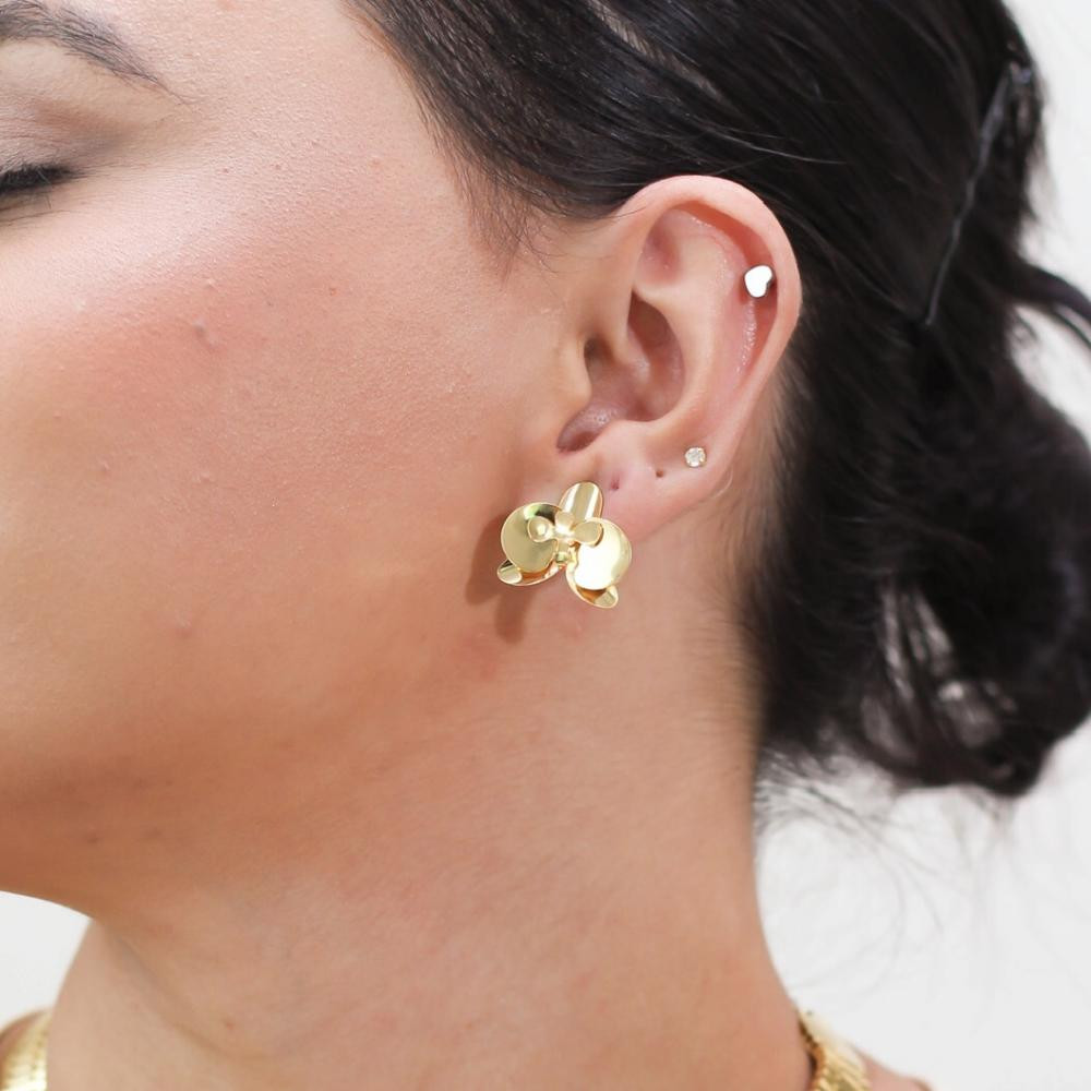 Brinco de orquídea tamanho P banhado a ouro 18k  
