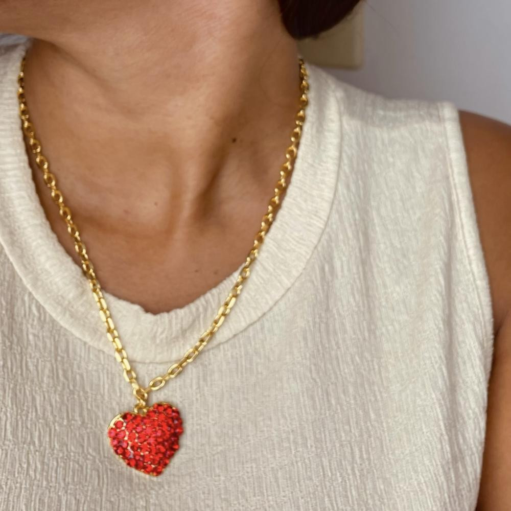 Colar Evelyn com pingente de coração de strass banhado a ouro 18k