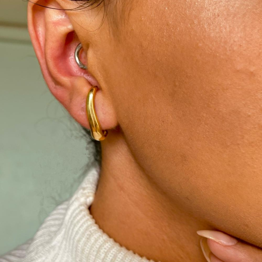 Brinco earhook Luana banhado a ouro 18k 