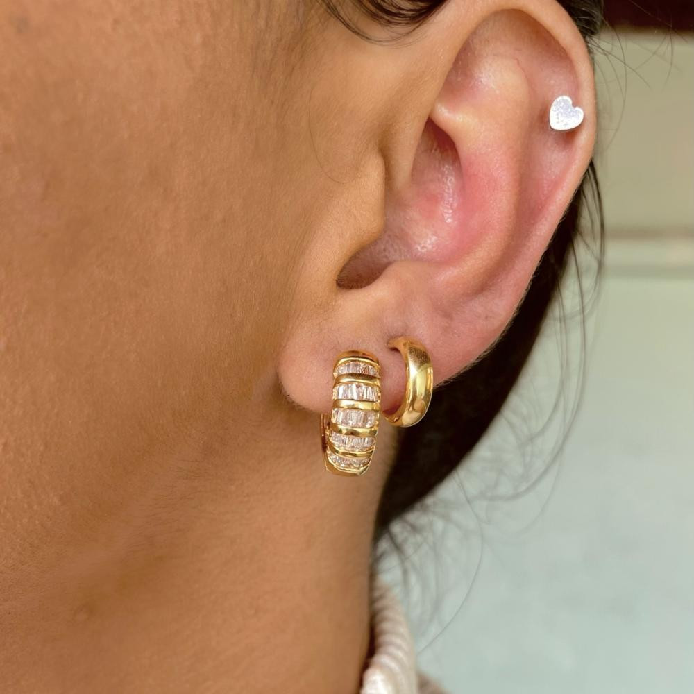 Brinco de Argola cravejado Raquel banhado a ouro 18k