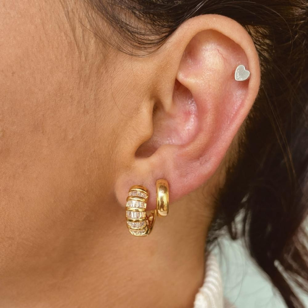 Brinco de Argola cravejado Raquel banhado a ouro 18k