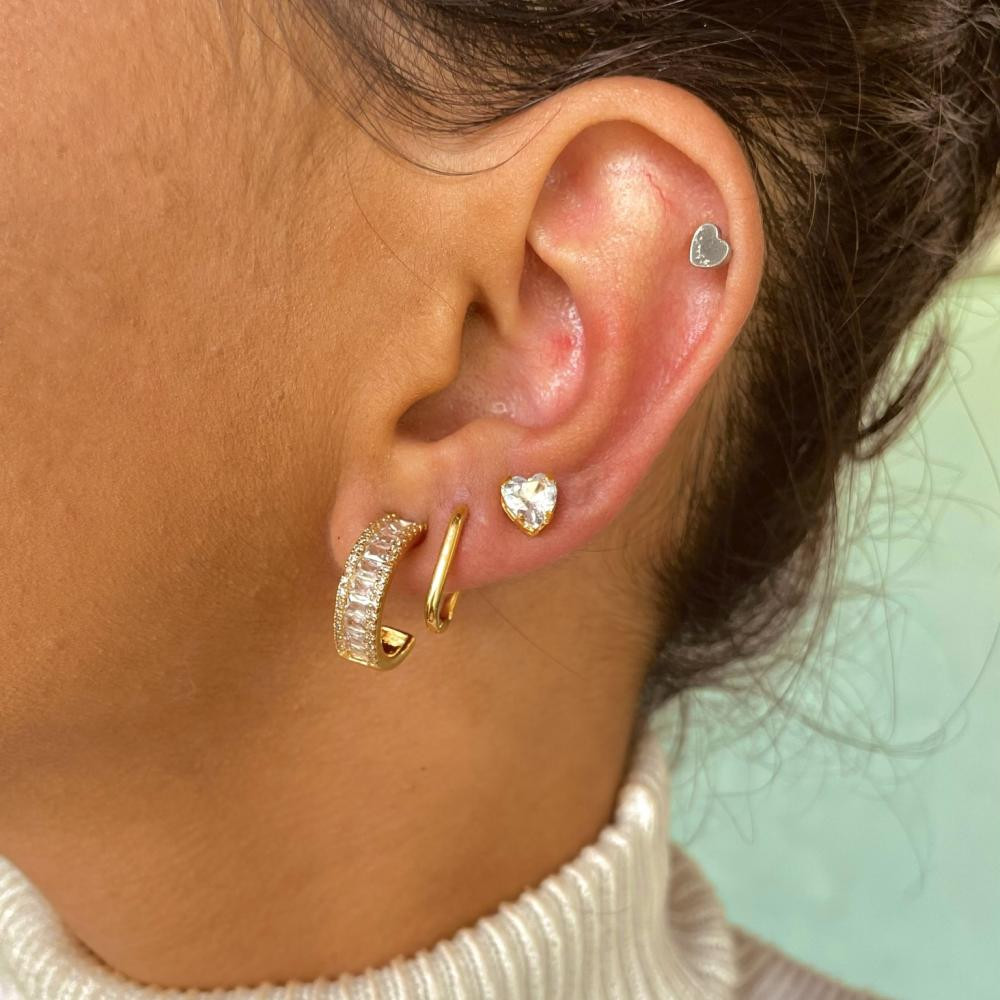Brinco de argola retangular liso Zoe banhado a ouro 18k