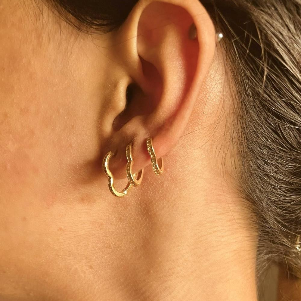 Brinco de trio de argola de coração cravejado banhado a ouro 18k