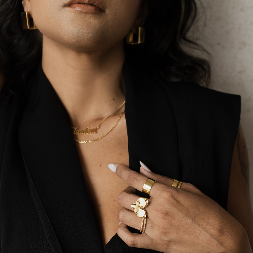 Anel aparador de aliança cravejado com zircônia banhado a ouro 18k