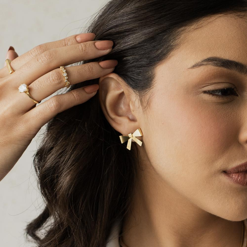 Anel minimalista cravejado com zircônia banhado a ouro 18k