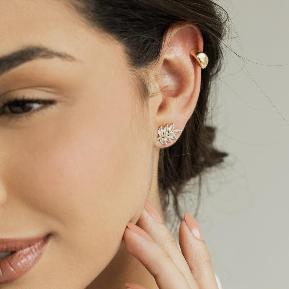 Brinco Gisele de folha cravejada banhado a ouro 18k 
