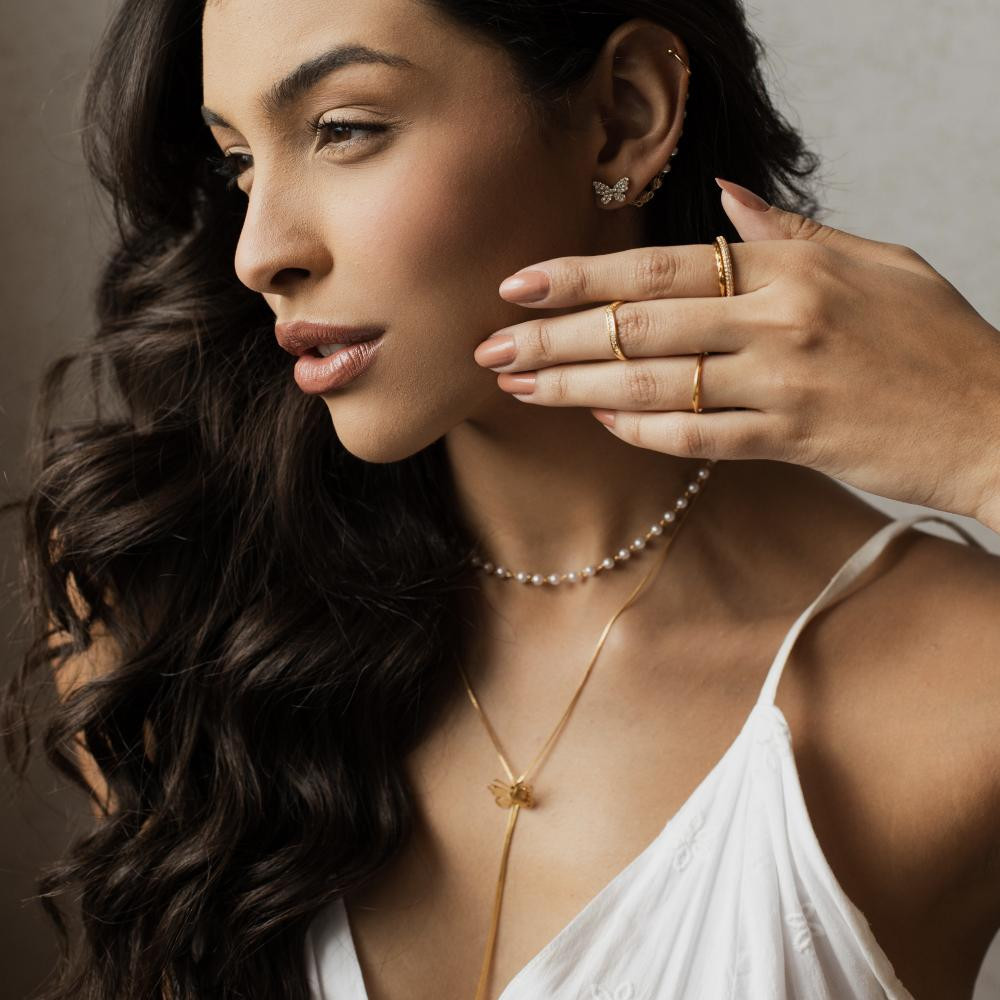 Colar gravata borboleta Manu banhado a ouro 18k 