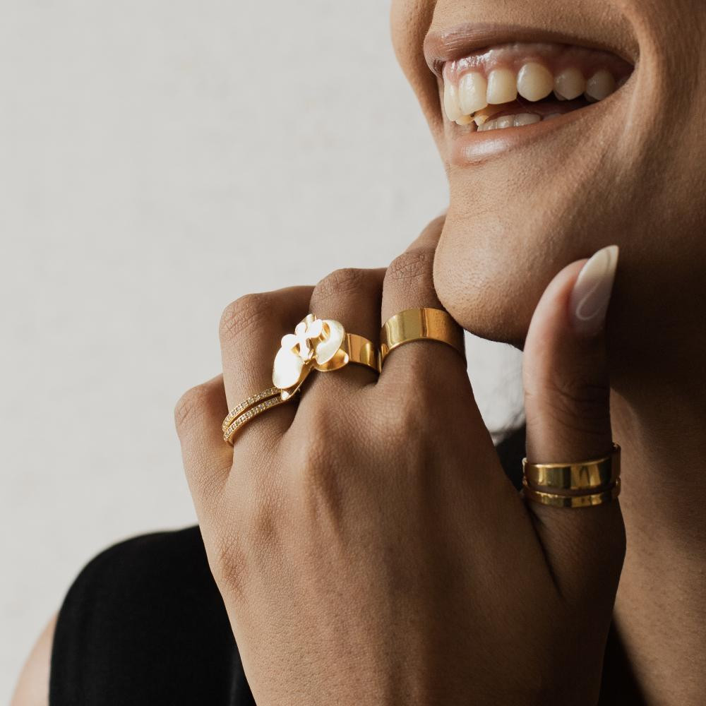 Anel orquídea banhado a ouro 18k 