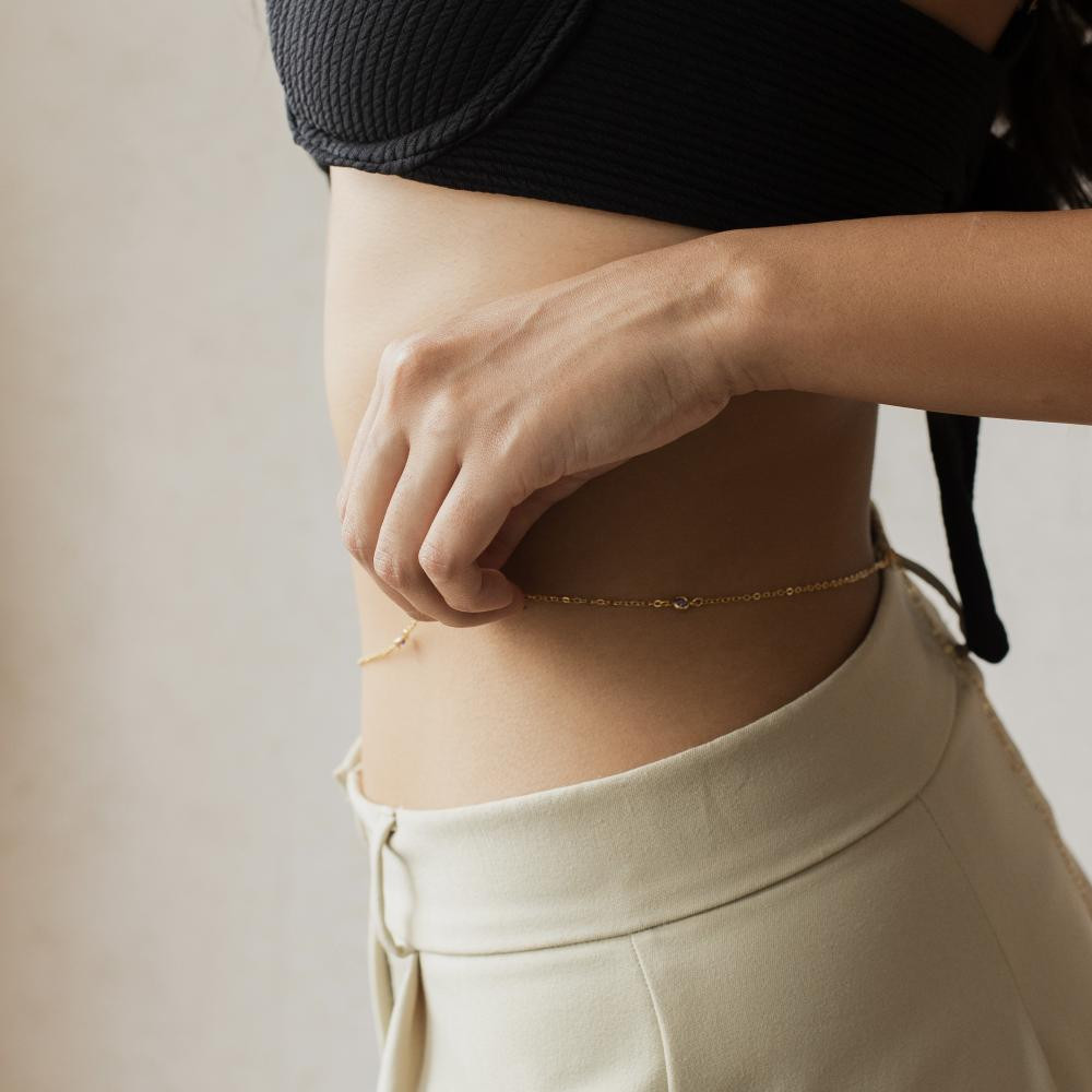 Body Chain Olivia com pontos de luz banhada a ouro 18k 