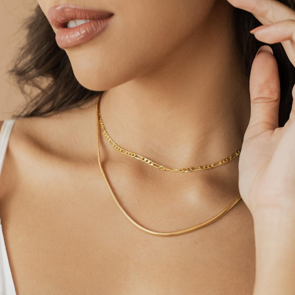 Choker com corrente grumet banhada a ouro 18k 