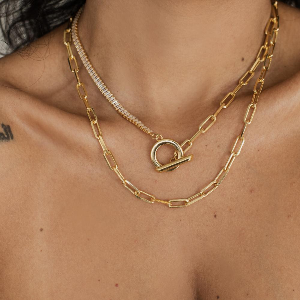 Colar Natalia fecho T com corrente retangular e riviera banhado a ouro 18k