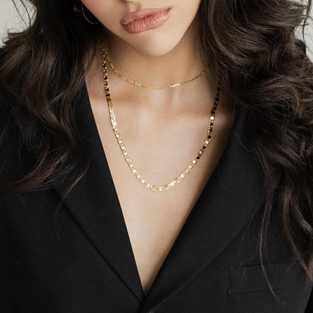 Choker Sara com corrente grumet fina banhado a ouro 18k