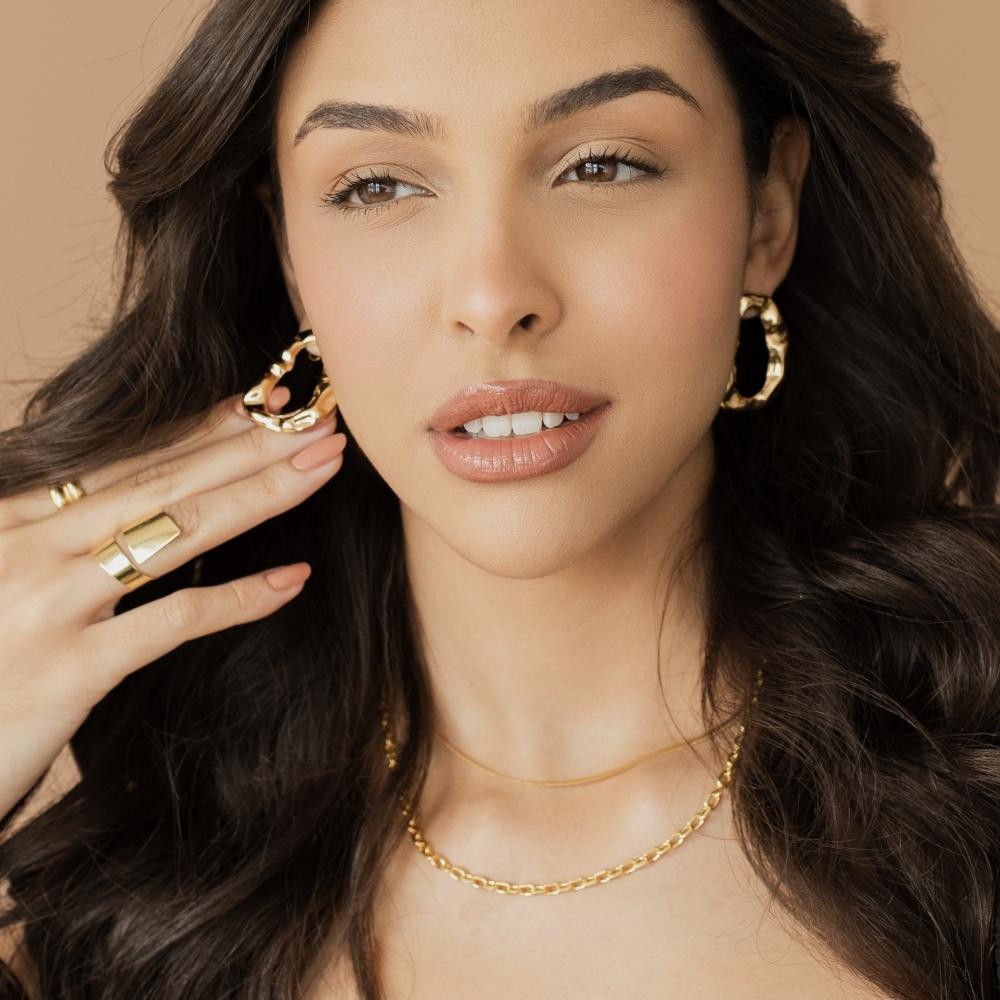 Choker Tassia fita laminada fina banhada a ouro 18k