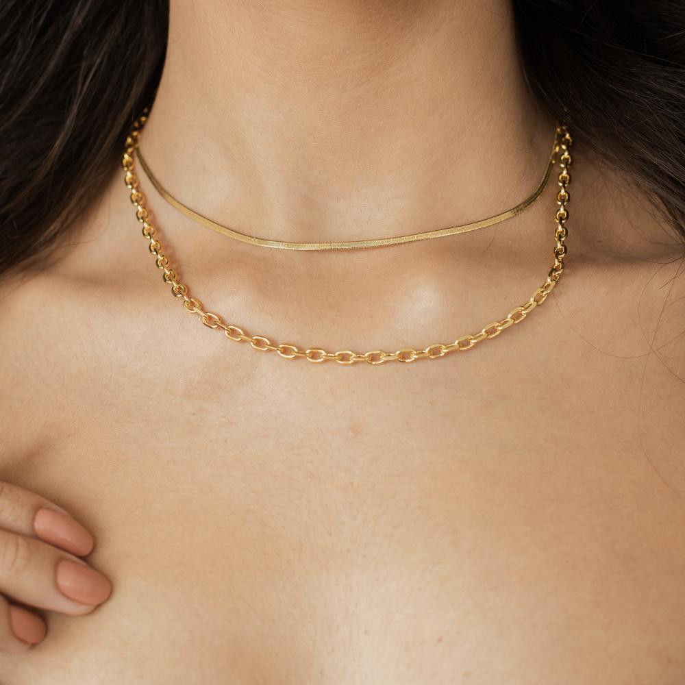 Choker Tassia fita laminada fina banhada a ouro 18k