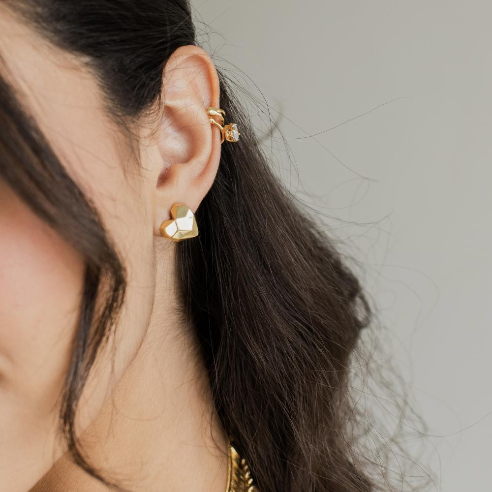 Piercing fake de coração cravejado Cecília banhado a ouro 18k 