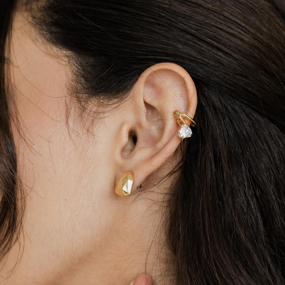 Piercing fake de coração cravejado Cecília banhado a ouro 18k 