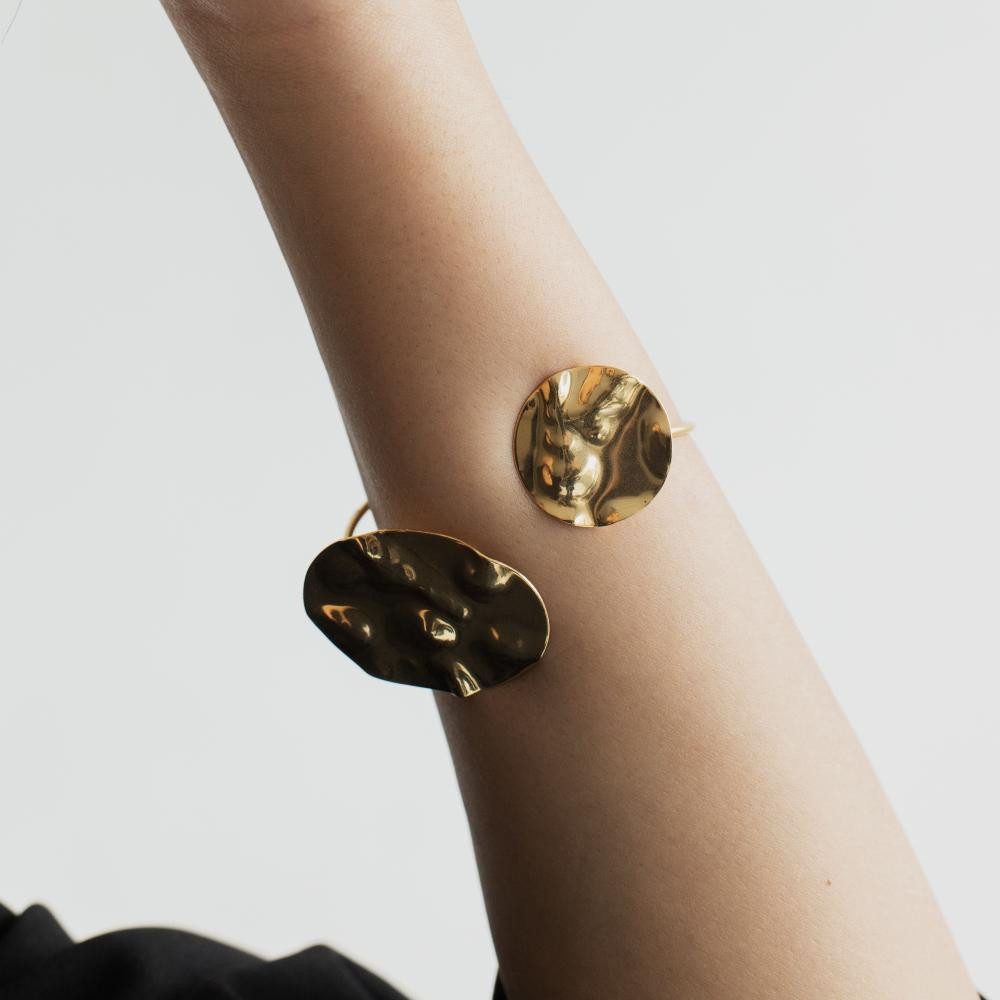 Bracelete martelado Daniela banhado a ouro 18k
