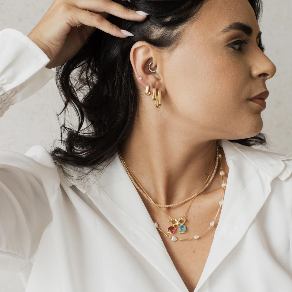 Brinco de argola retangular média banhado a ouro 18k
