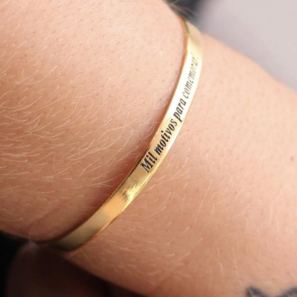 Bracelete personalizado com frase e símbolo 