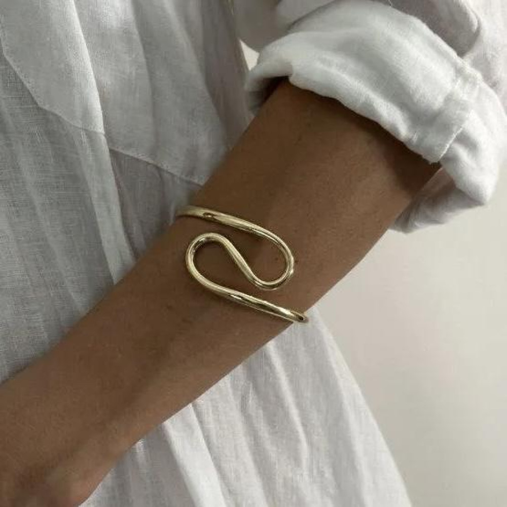 Bracelete de braço geométrico Cassandra banhado a ouro 18k 