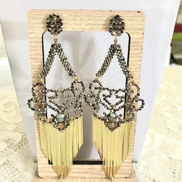 brinco com franja e strass
