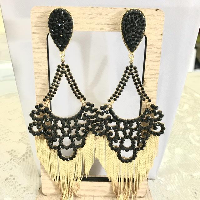 brinco com franja e strass