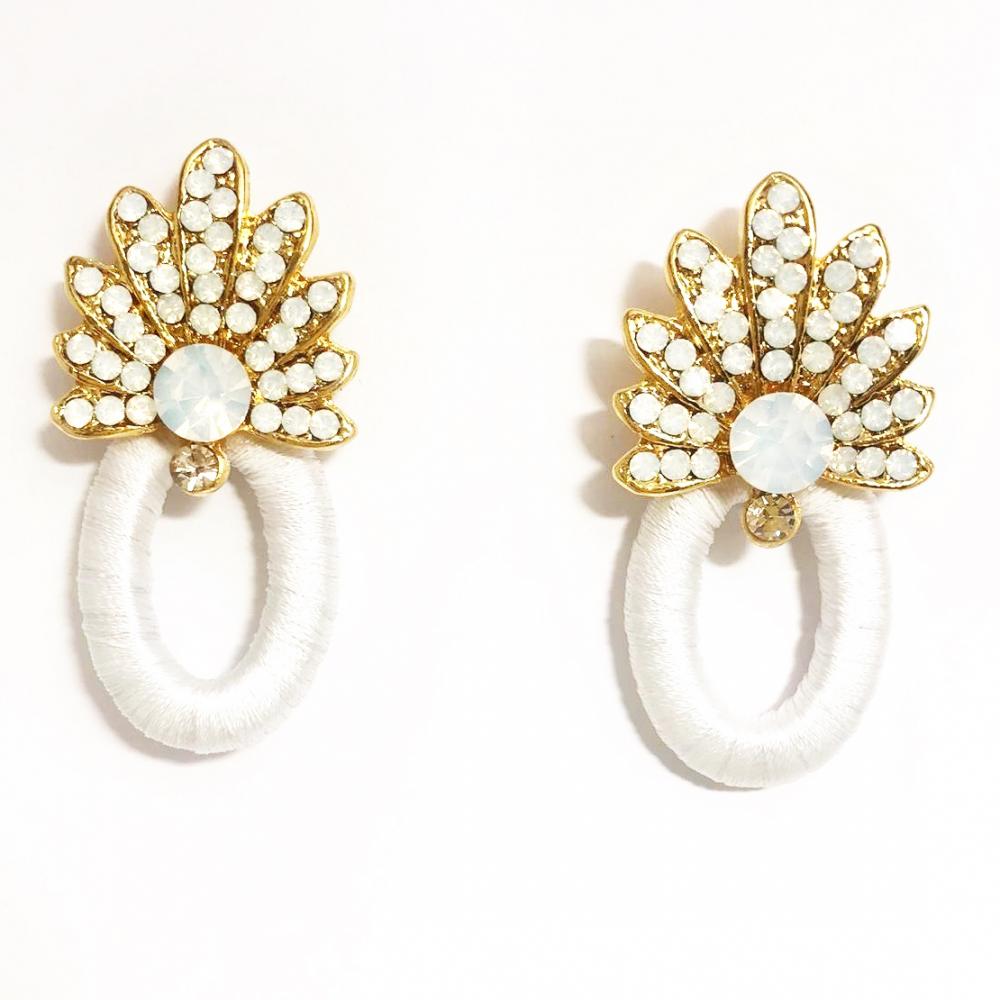 Brinco com strass resina e linha 