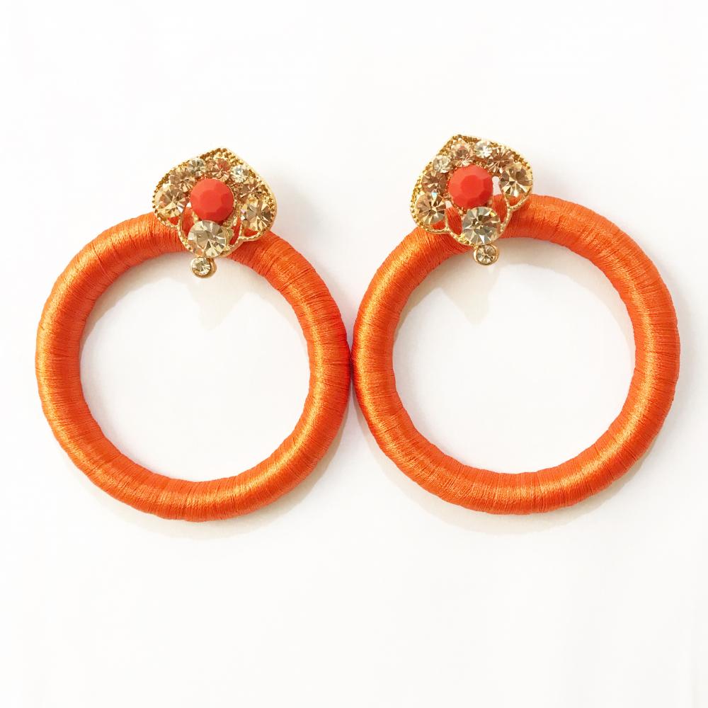 Brinco com argola strass e linha 