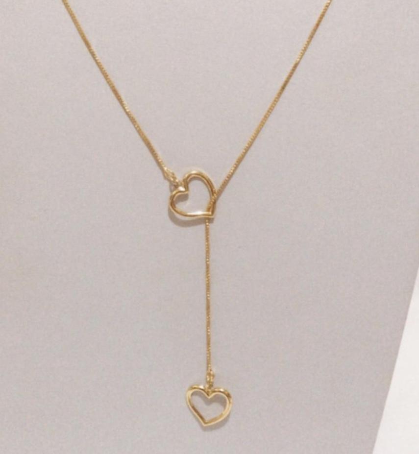 Colar com pingente de coração modelo gravata folheado a ouro 18k