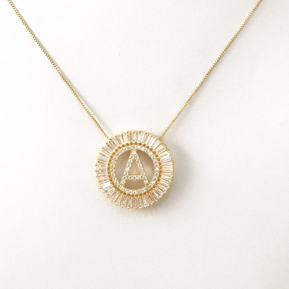 Colar Mandala de Letra Personalizado Folheado a Ouro 18k