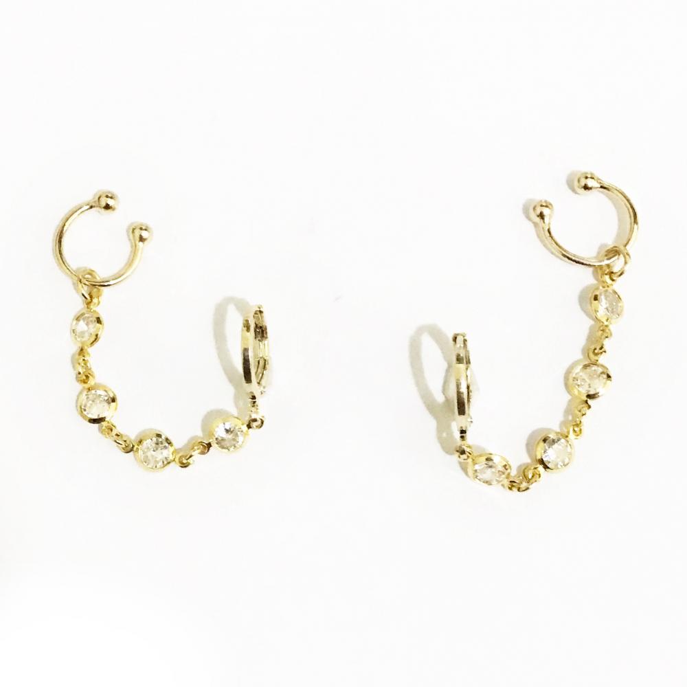 Brinco earcuff com corrente de zircônia e piercing fake banhado a ouro 18k