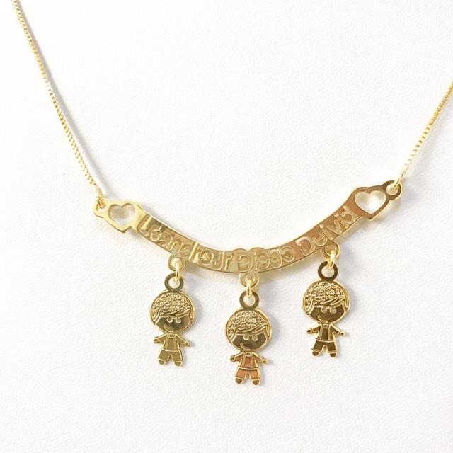 Colar Personalizado plaquinha com 3 nomes e pingentes (Escolha seu banho)