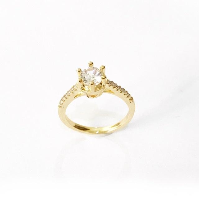 Anel cravejado com zircônia Folheado a ouro18k