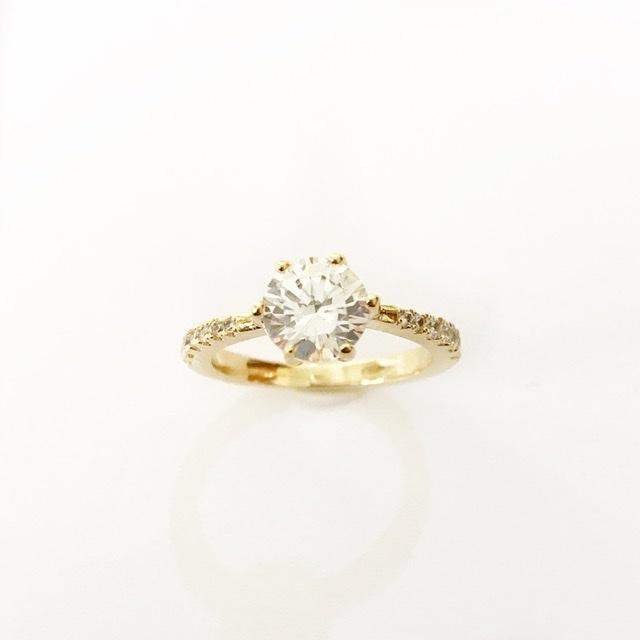 Anel cravejado com zircônia Folheado a ouro18k