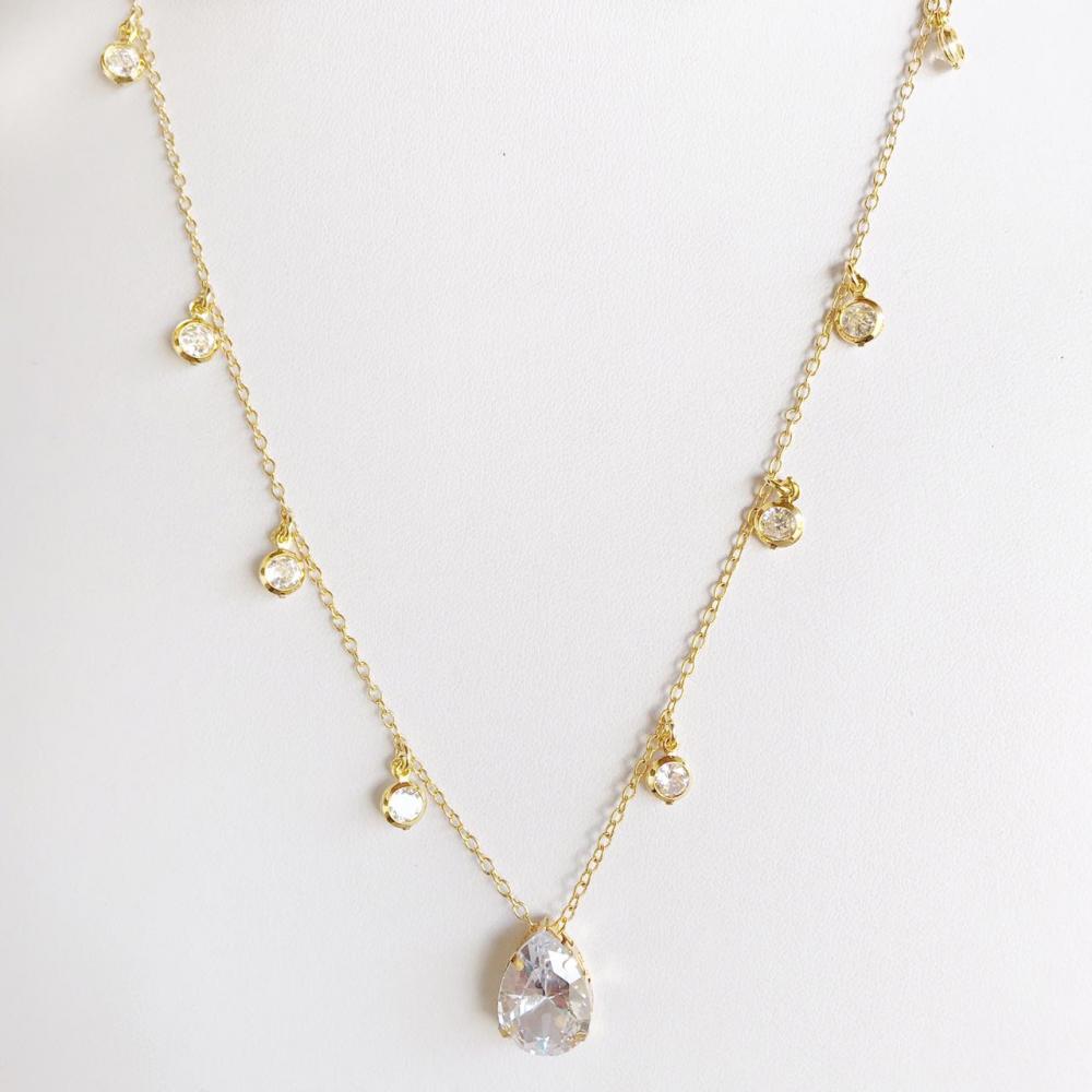 Colar gota com pingentes ponto de luz folheado a ouro 18k