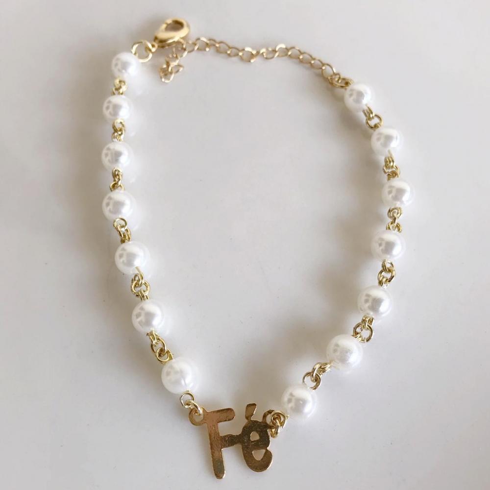 Pulseira com pérola e nome fé folheada a ouro 18k