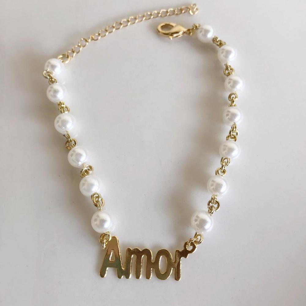 Pulseira Pérola com nome amor folheada a ouro 18k