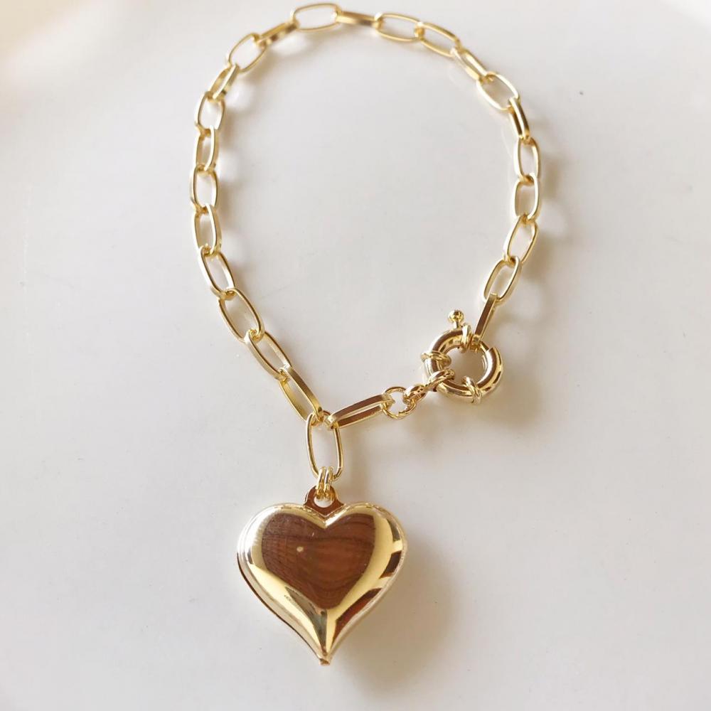 Pulseira coração com corrente cartier folheado a ouro 18k
