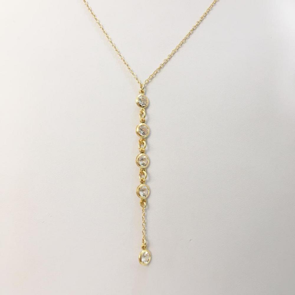 Colar gravata minimalista com pingentes de zircônia folheado a ouro 18k