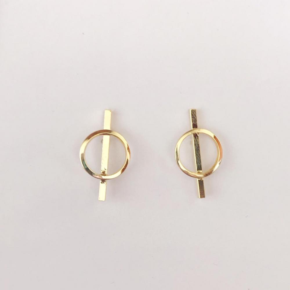 Brinco minimalista folheada a ouro 18k