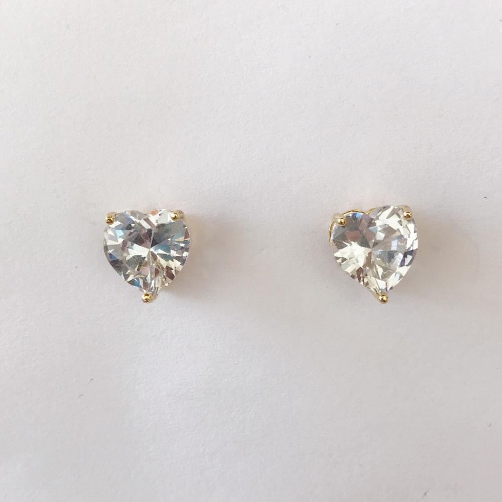 Brinco de coração cravejado com zircônia folheado a ouro 18k