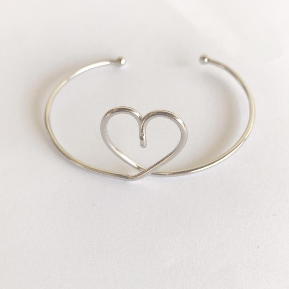 Pulseira Bracelete fino com coração prata ródio branco