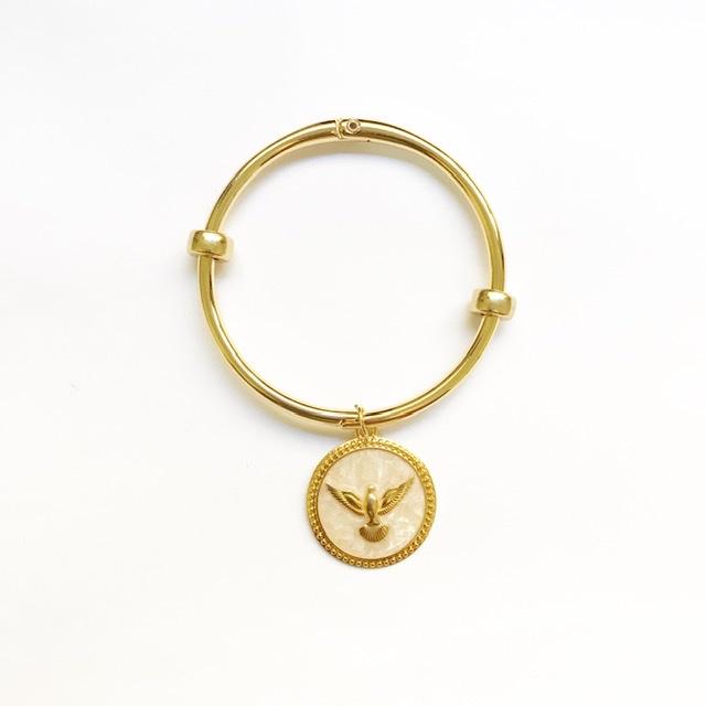 Pulseira bracelete com pingente mandala madrepérola Espírito Santo folheada a ouro 18k