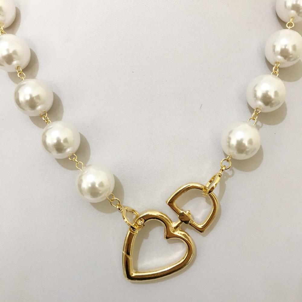 Colar de pérola com coração folheado a ouro 18k